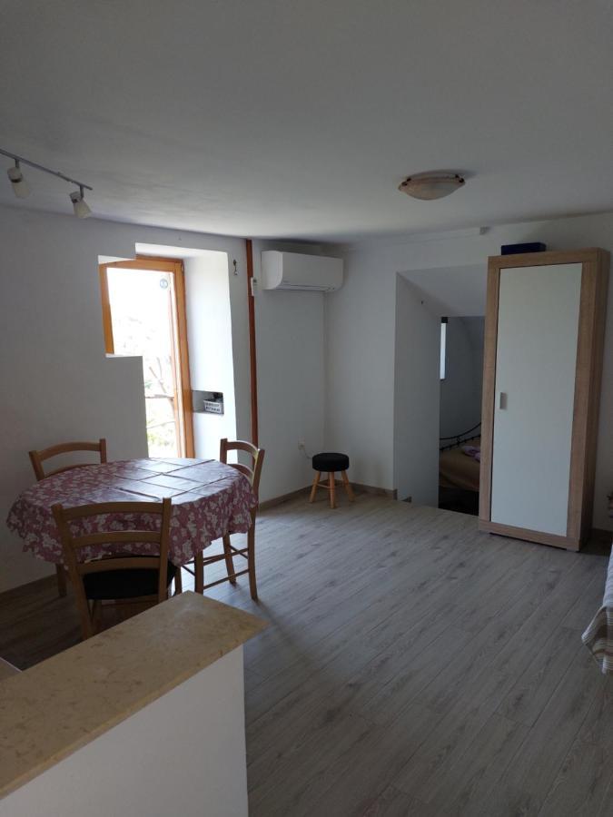 Apartman Biba Lubenice Exteriör bild