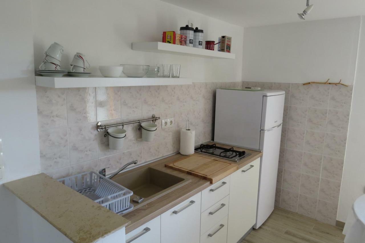 Apartman Biba Lubenice Exteriör bild